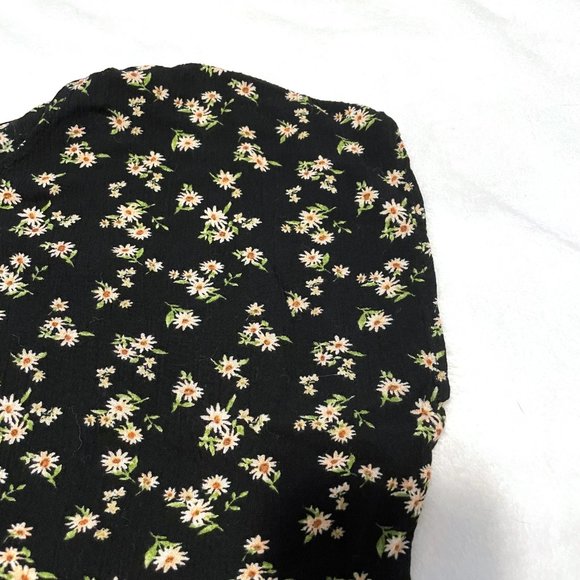 Forever 21 Black Floral Short Sleeved Cropped Tee - Picture 3 of 4